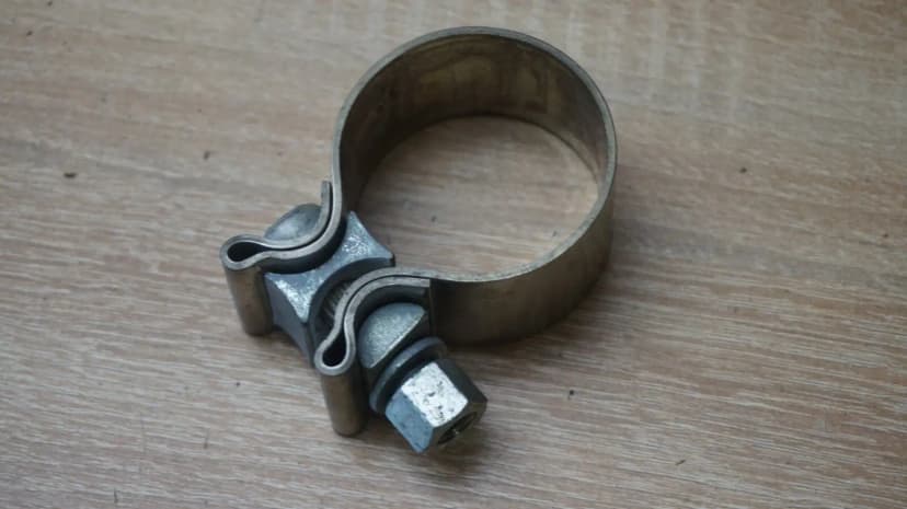 Harley Davidson 13660000030 Exhaust Muffler Clamp / Bracket